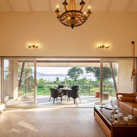 Luna Villa By Stayvista - Lakeside Charm With Terrace, Lush Lawn & Modern Decor Nashik Buitenkant foto