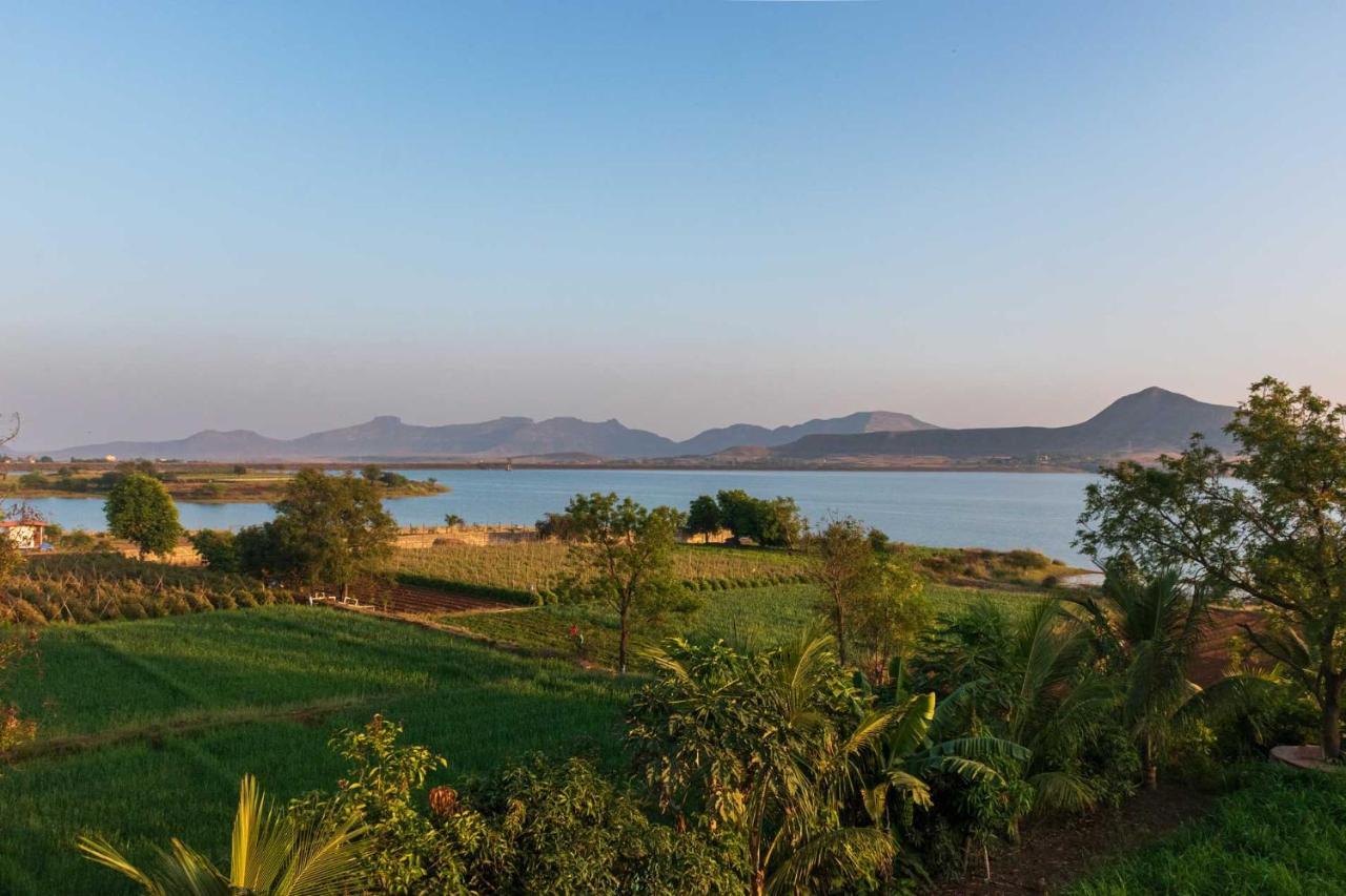 Luna Villa By Stayvista - Lakeside Charm With Terrace, Lush Lawn & Modern Decor Nashik Buitenkant foto