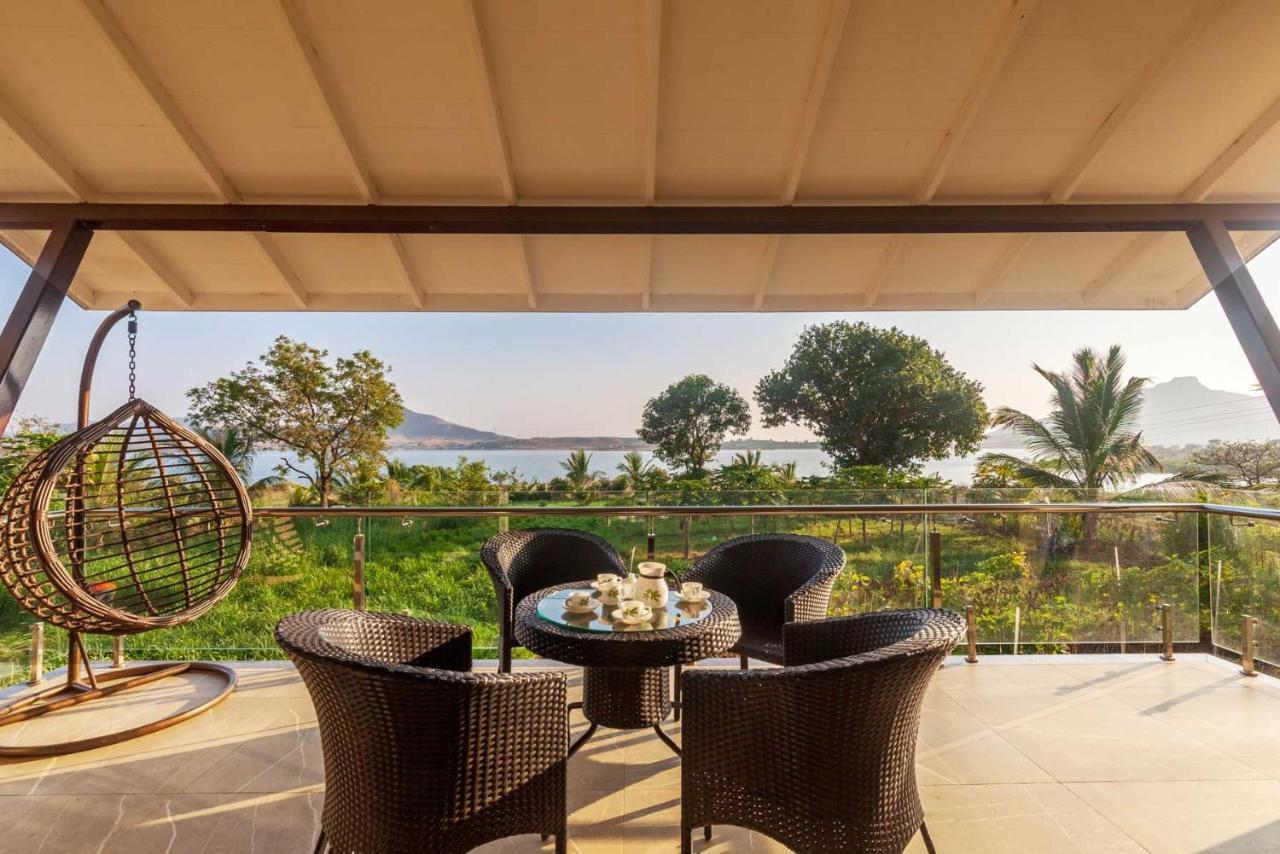 Luna Villa By Stayvista - Lakeside Charm With Terrace, Lush Lawn & Modern Decor Nashik Buitenkant foto