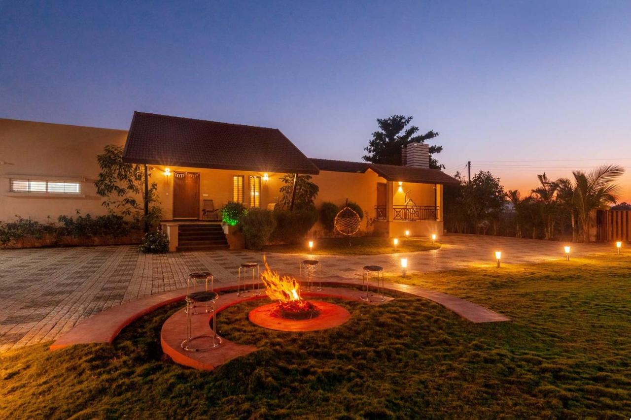 Luna Villa By Stayvista - Lakeside Charm With Terrace, Lush Lawn & Modern Decor Nashik Buitenkant foto