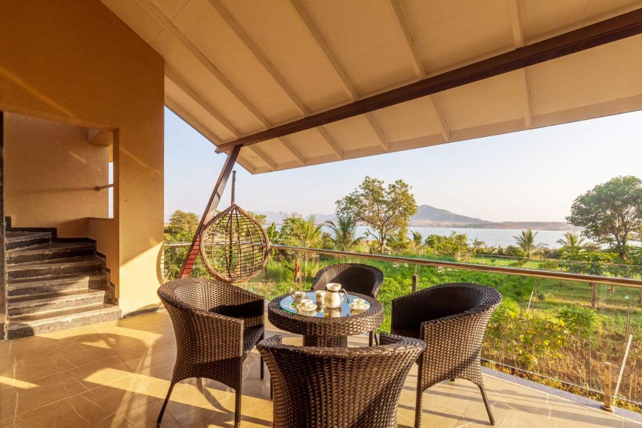 Luna Villa By Stayvista - Lakeside Charm With Terrace, Lush Lawn & Modern Decor Nashik Buitenkant foto