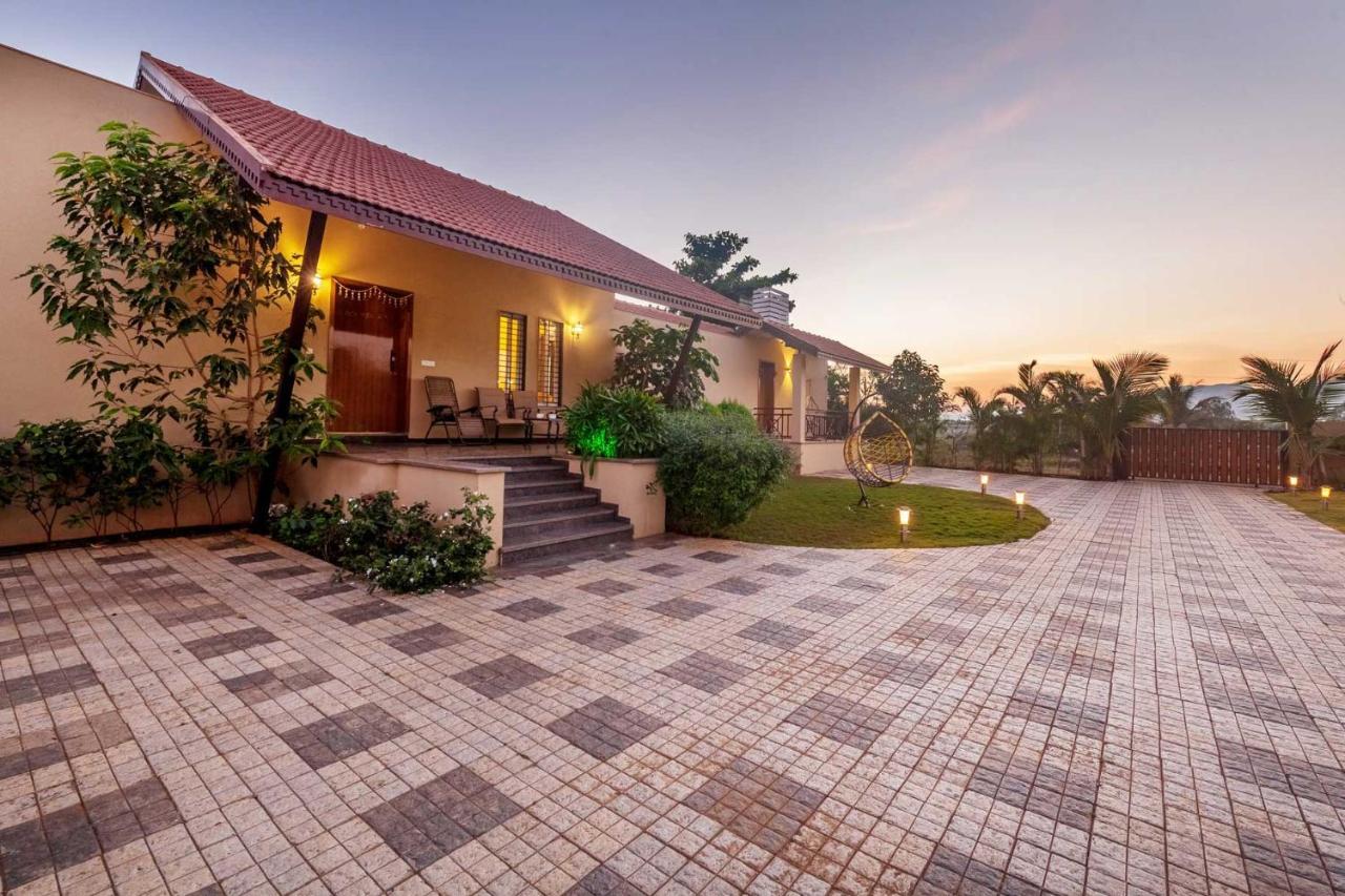 Luna Villa By Stayvista - Lakeside Charm With Terrace, Lush Lawn & Modern Decor Nashik Buitenkant foto