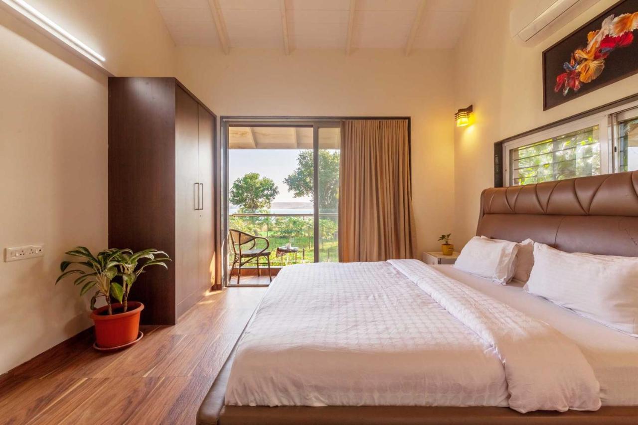 Luna Villa By Stayvista - Lakeside Charm With Terrace, Lush Lawn & Modern Decor Nashik Buitenkant foto