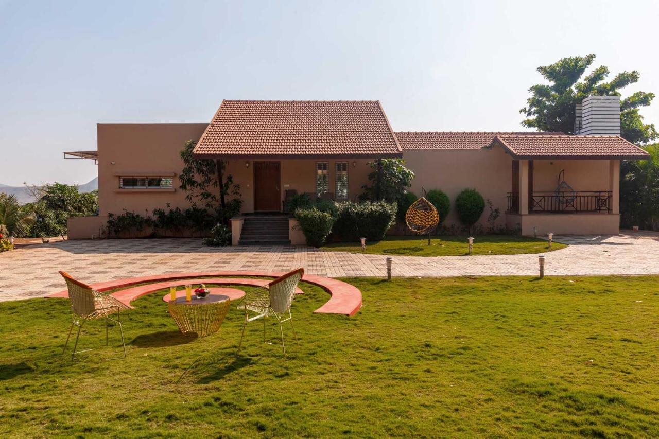 Luna Villa By Stayvista - Lakeside Charm With Terrace, Lush Lawn & Modern Decor Nashik Buitenkant foto