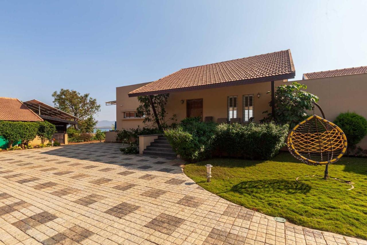 Luna Villa By Stayvista - Lakeside Charm With Terrace, Lush Lawn & Modern Decor Nashik Buitenkant foto