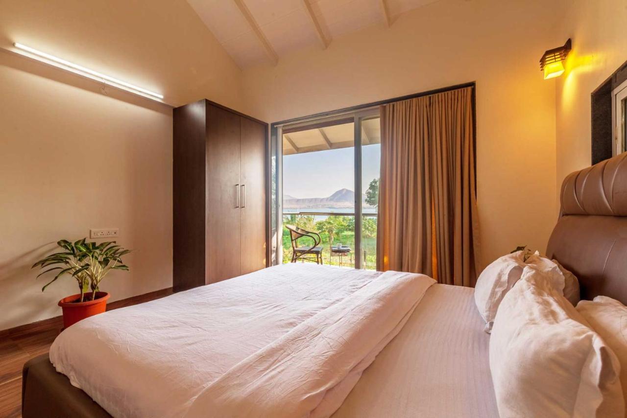 Luna Villa By Stayvista - Lakeside Charm With Terrace, Lush Lawn & Modern Decor Nashik Buitenkant foto